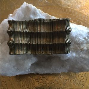 Metal Pointus Antiqued Brass Tone Stretch Bracelet